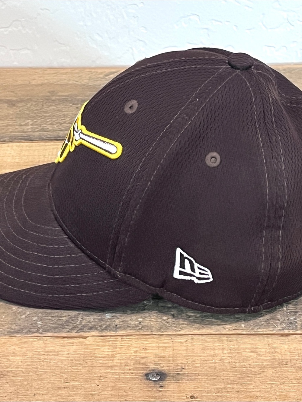 New Era San Diego Padres Swinging Friar Fitted Hat Size 7 1/4 - Picture 3 of 5